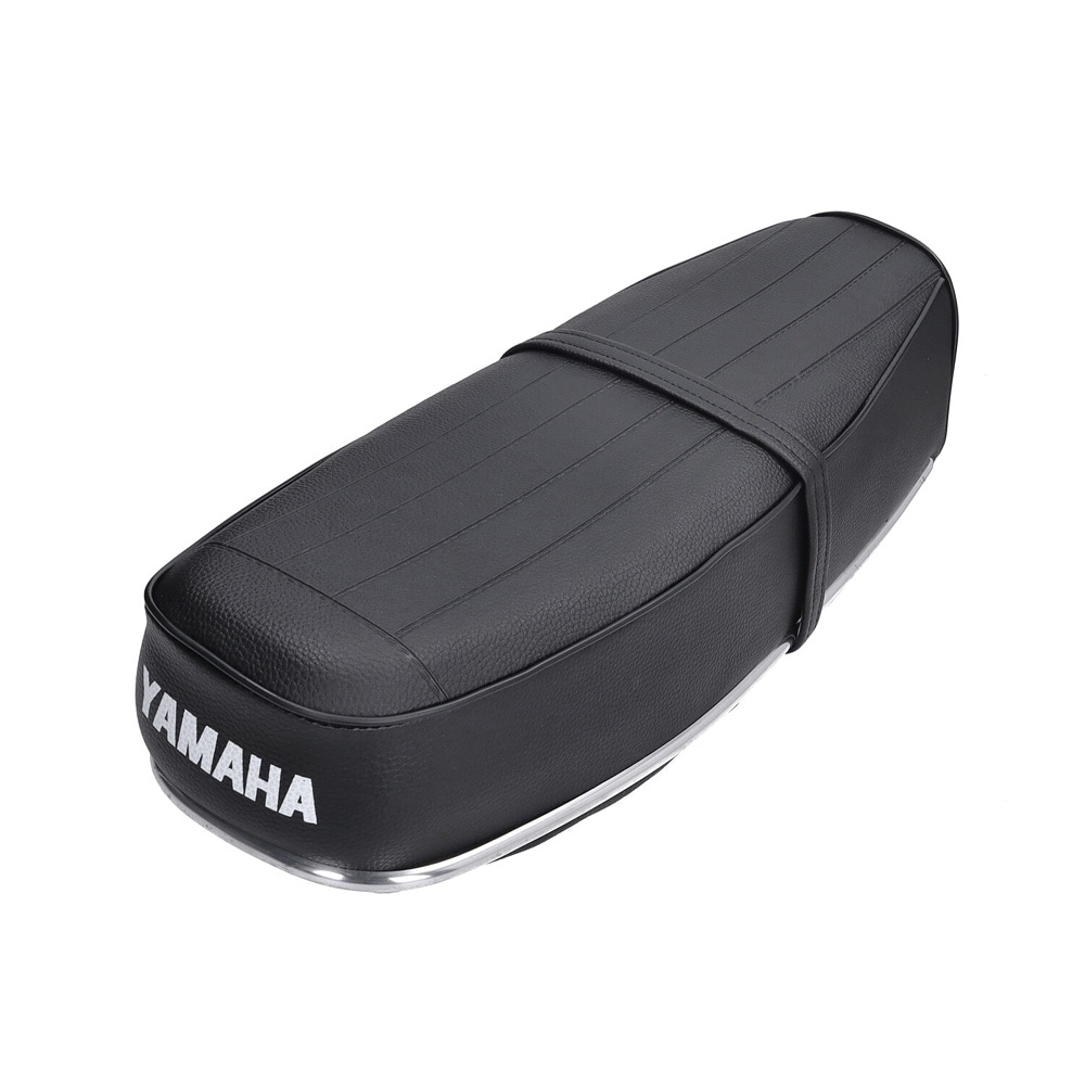 Dyna lång "buddyseat", svart m. vit text (Yamaha FS1)